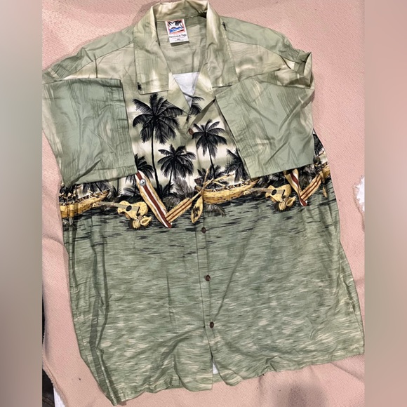 Hawaiian Togs Men’s Button Down Shirt - Picture 14 of 14